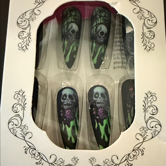 Beautiful Halloween Nail Set and Wet n Wild Eyelashes. NWT. 3 pieces! - Picture 2 of 4